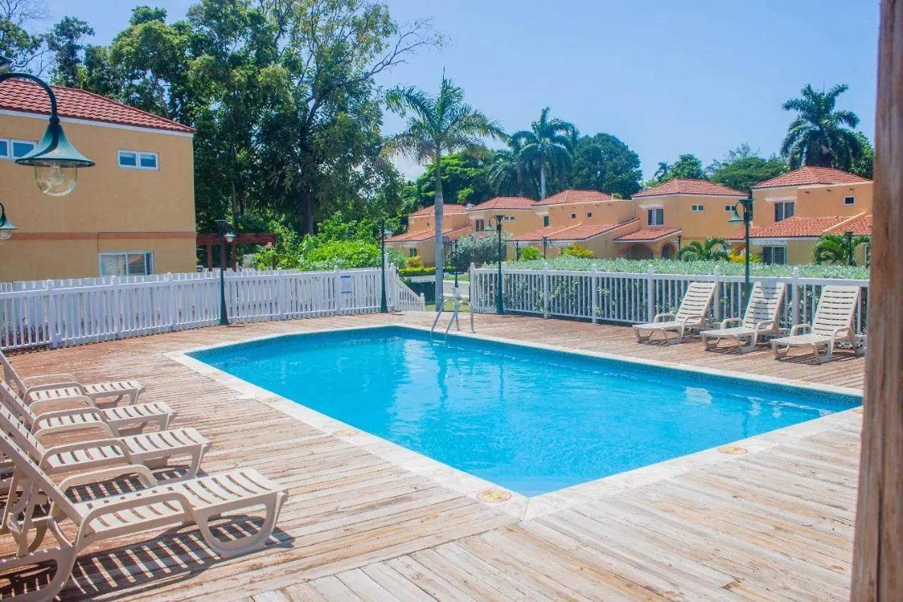 2-Bedroom Vacation Home, Gated Community - Pool/Gym, Montego Bay, Jamaica, Near Airport Ямайка